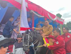 Bupati Majene Lepas Pawai Arak-arakan Messawe Totamma di Tubo Sendana